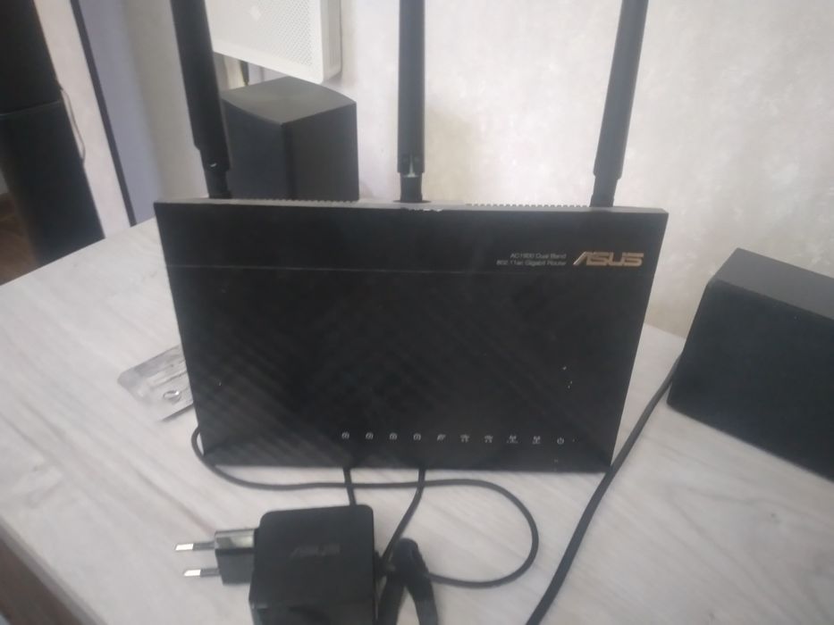 Продаеться ТВ Shivaki 32 тюнер и wifi ролтер