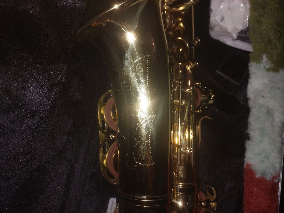 Vând urgent saxofon alto