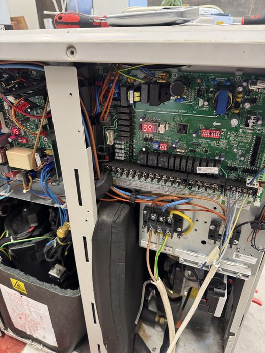 Термопомпа моноблок Midea 14,5kw 230V