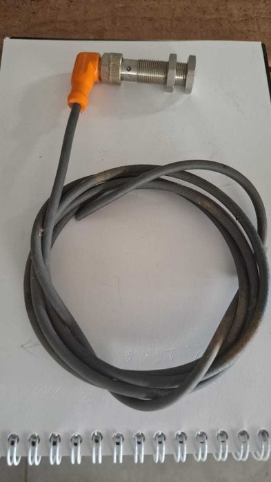 Senzor industrial de proximitate