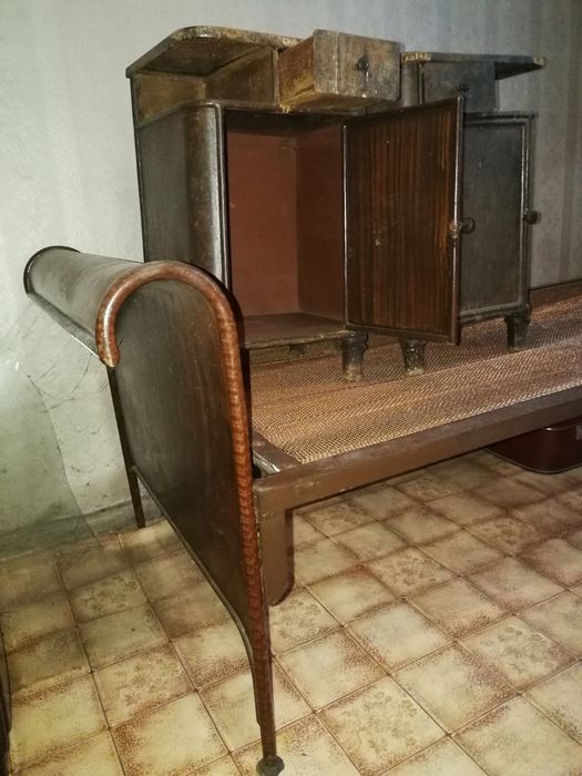 Ретро метално легло и шкафчета