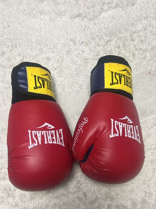 Боксеракие перчатки в хорошем состоянии