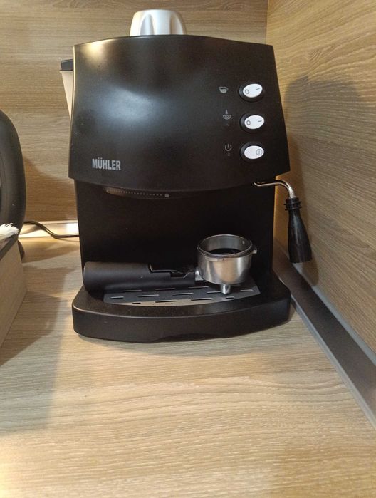 Продавам еспресо машина Muhler за домашна употреба.