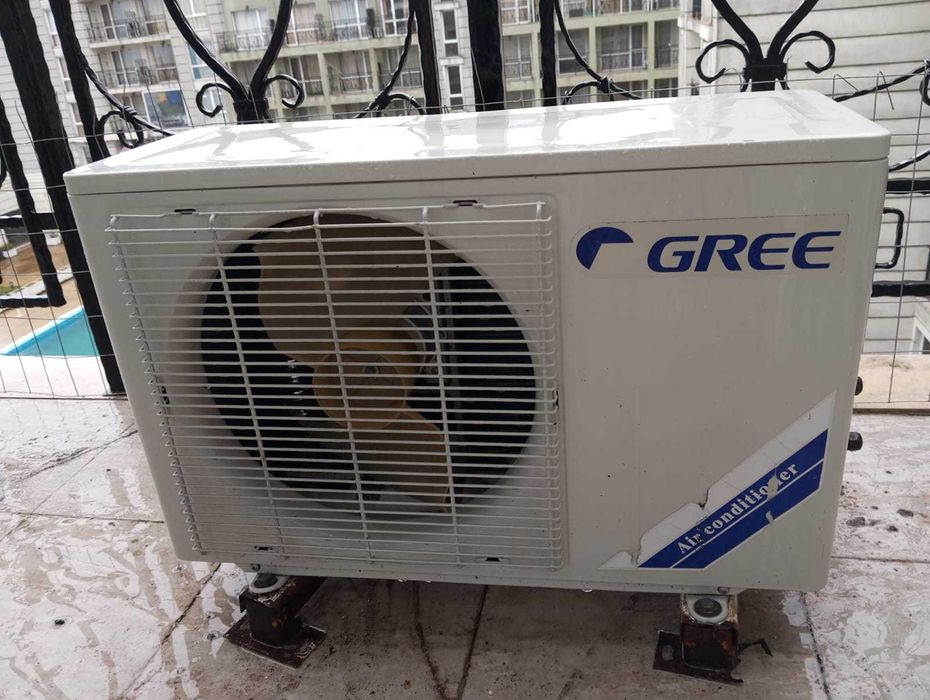 Климатик GREE GWHN09A2NK1AA, работещ, демонтиран, фреона събран