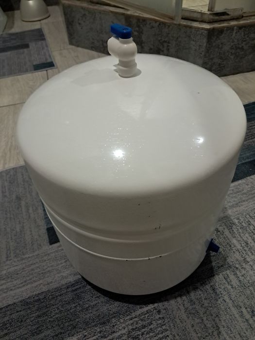 Продам накопительный бак для питьевой воды.