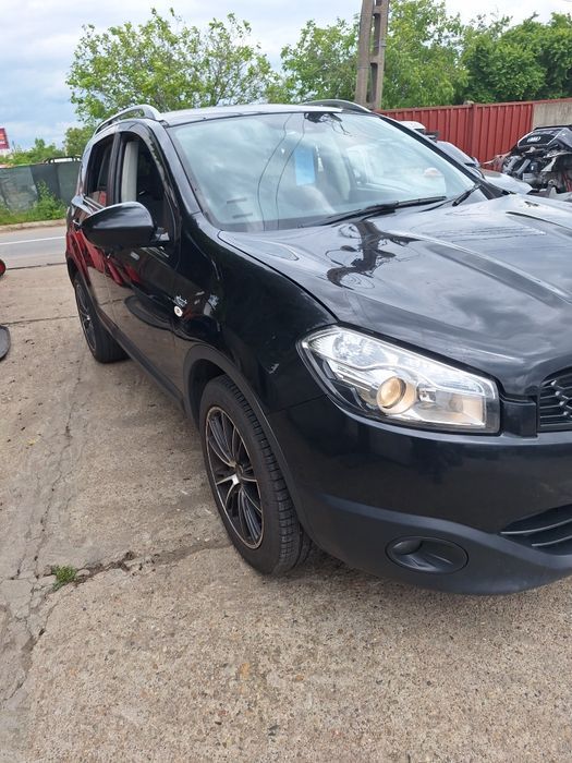 Dezmembram Nissan qashqai 1.5 dci 110 cp 4×2 manual 6+1trepte