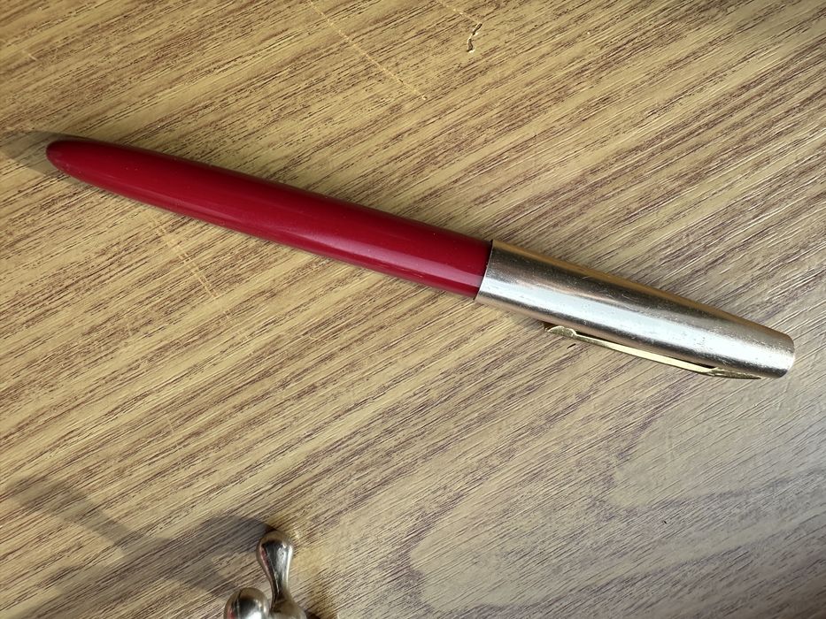 Stilou chinezesc rosu