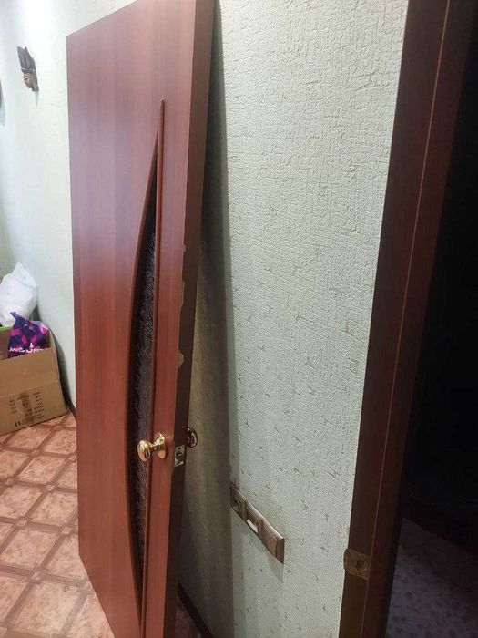 Продам комнатную дверь Б/у