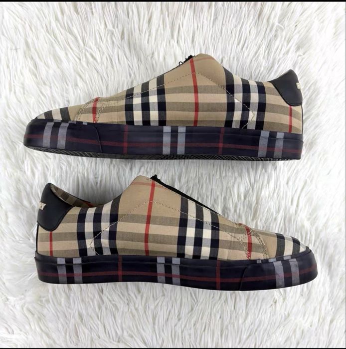 Кроссовки Burberry 36.5 оригинал