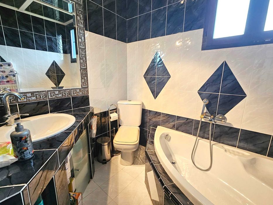 ПРОДАВА се самостоятелна къща 210кв.м. в центъра на DRAMA (код 8123)