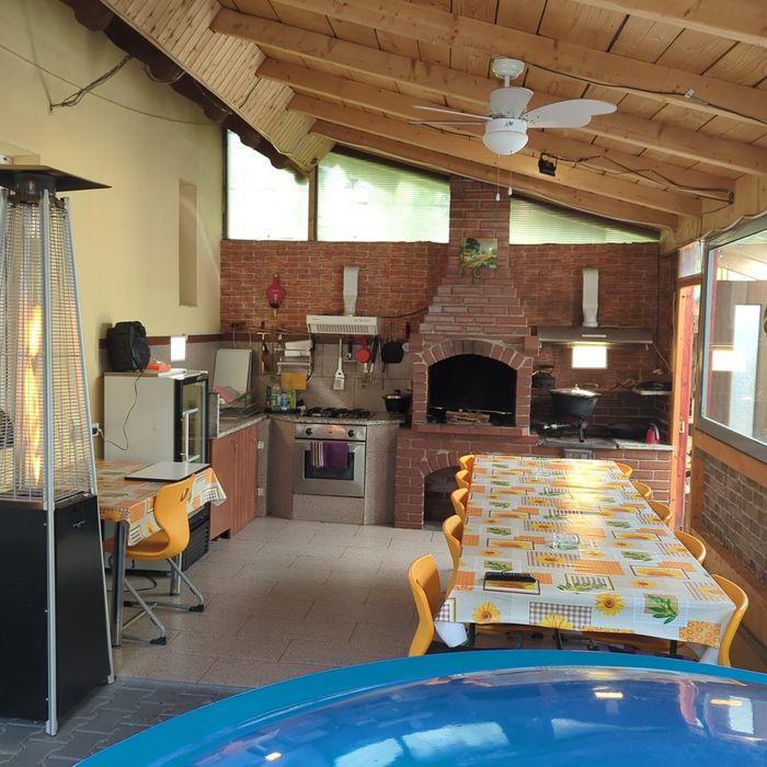 Cazare -Cabana  de închiriat  cu CIUBAR langa Castelul de Lut