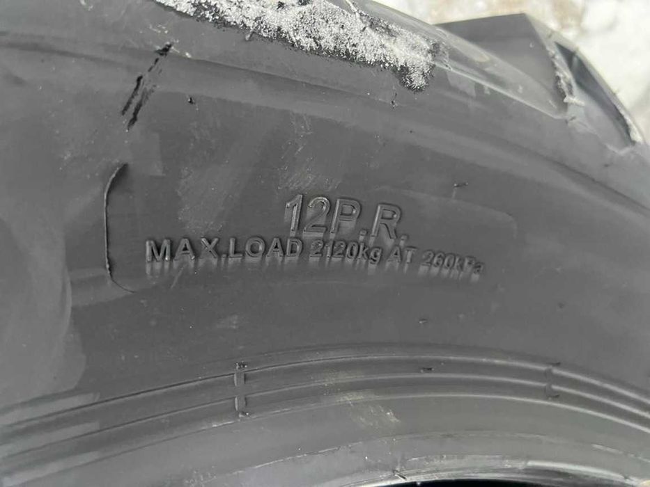 Cauciucuri marca FORERUNNER 15.5-38 cu 12 pliuri pentru tractor