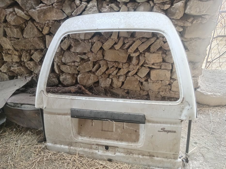 Damas kapot.         Orqa