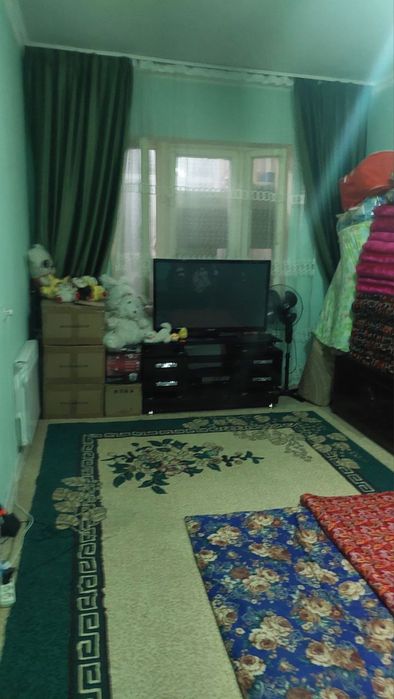 Продаётся 2х комнатная квартира в 8 микрарайоне .