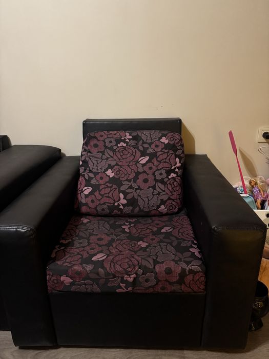 Ъглов разтегателен диван + 2 бр. табуретки