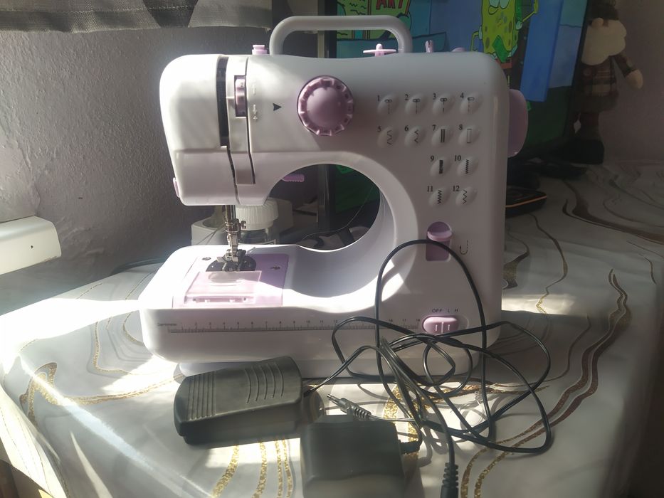 Продам швейную машинку