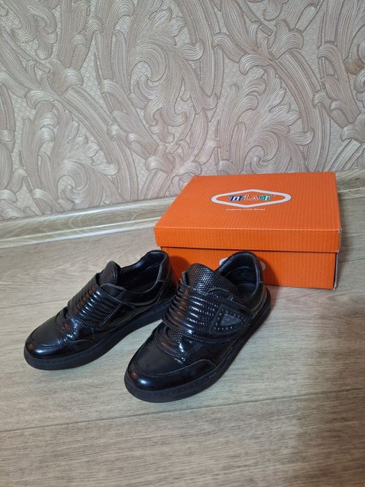 Продам туфли для девочки