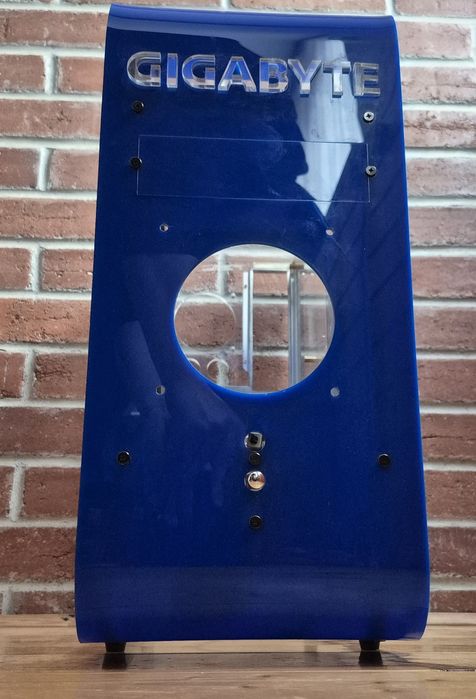 Carcasa gaming transparent Gigabyte acrylic case
