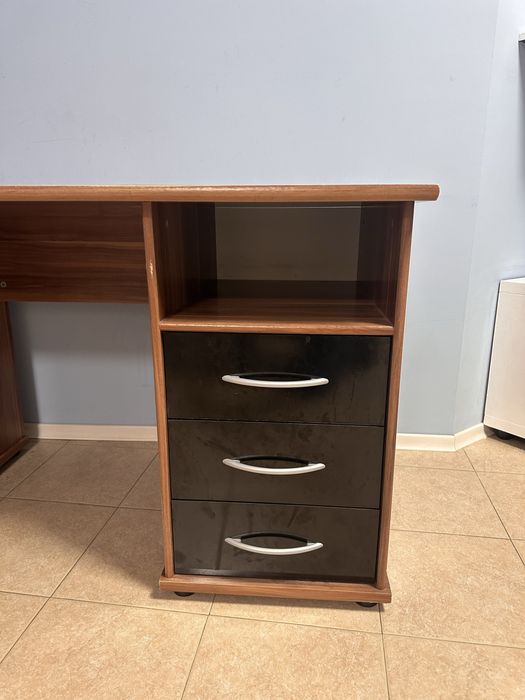 Масивно бюро за офис