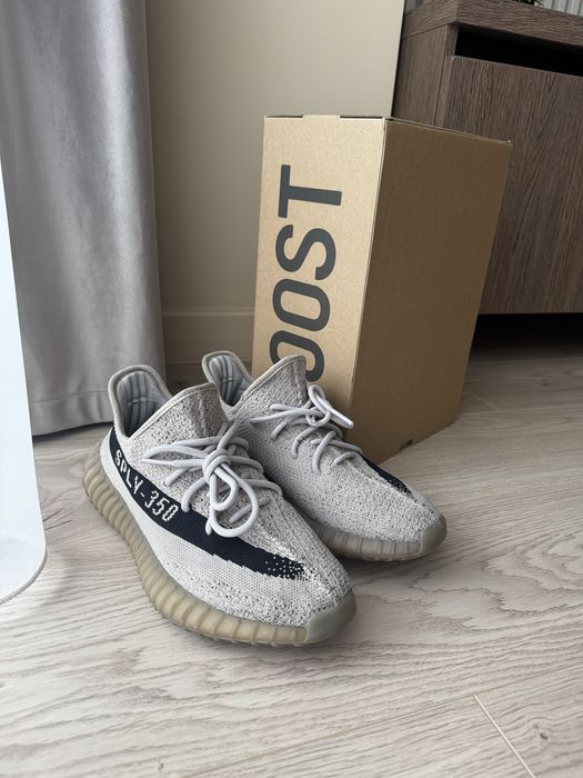 Yeezy 350 v2 42 2/3
