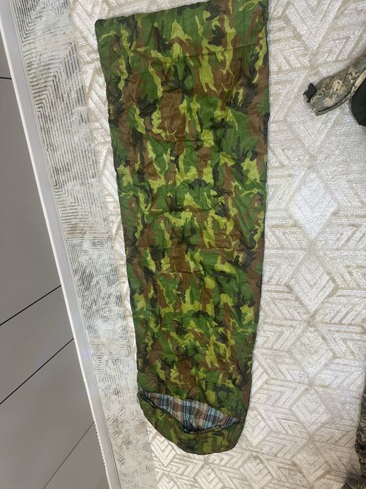 Каримат и спальный мешок