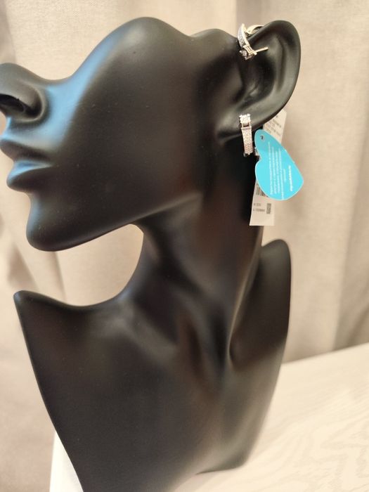 Новые золотые серьги с бриллиантами