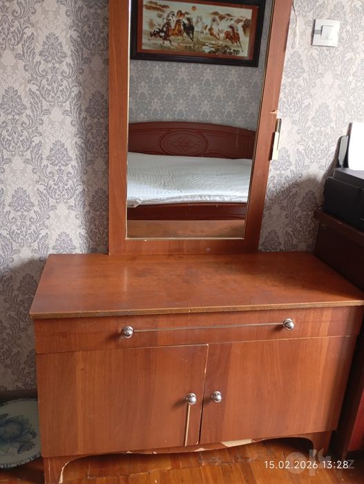 кровать,шифоньер,трюмо