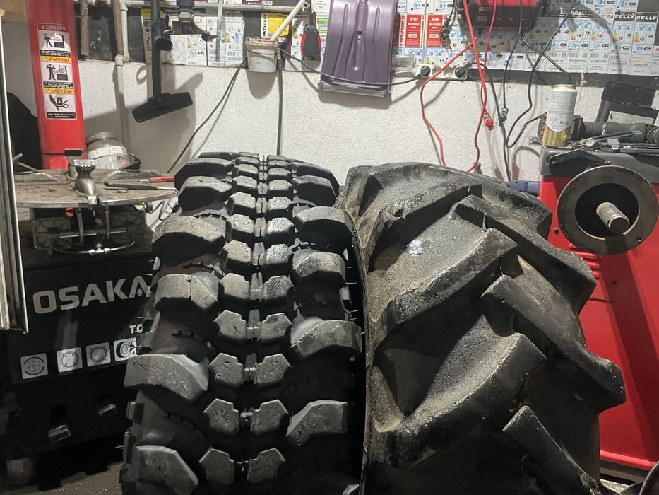 Гуми офролд  тракторни 35 цола -35х12.5х16