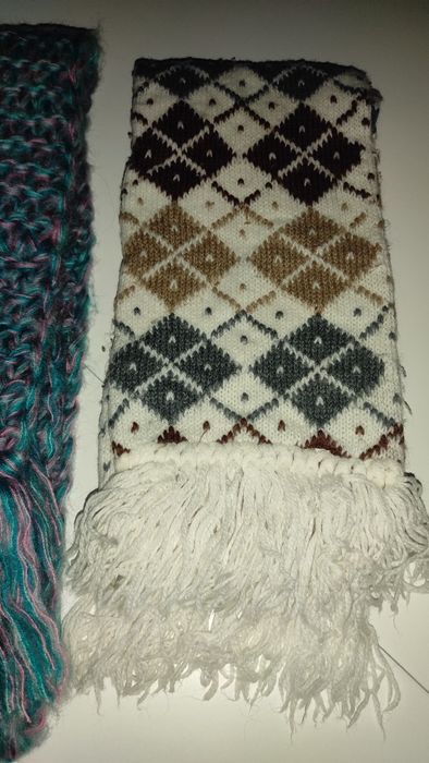 Дамски шалове и шапки