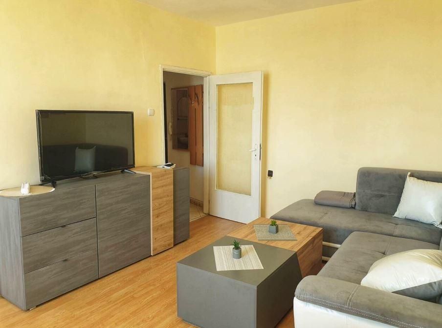 Дава се под наем Двустаен апартамент в Бургас, Братя Миладинови - 50 кв.м за 357 € - Снимка #2