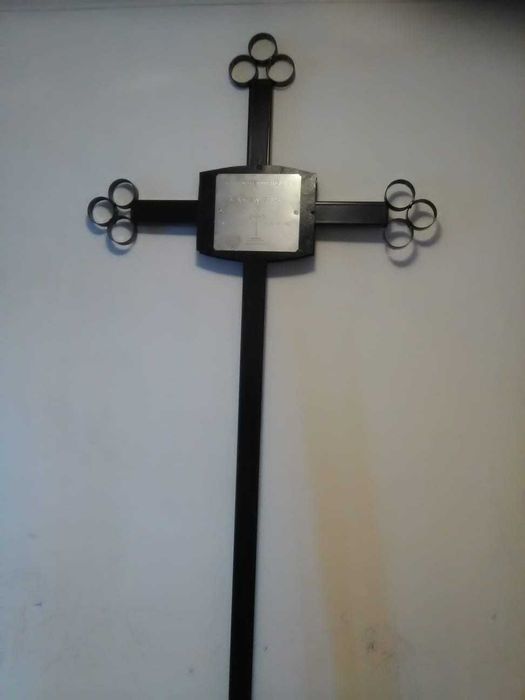 Cruce din fier pentru mormânt