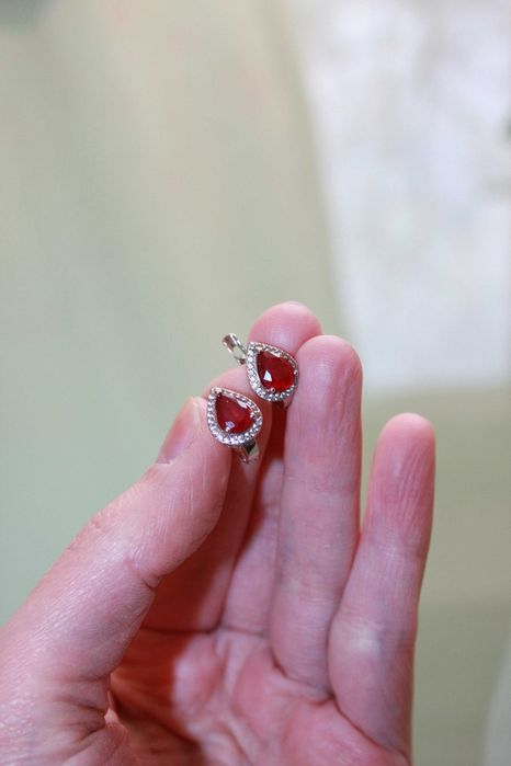 Серебряные серьги с натуральными рубинами