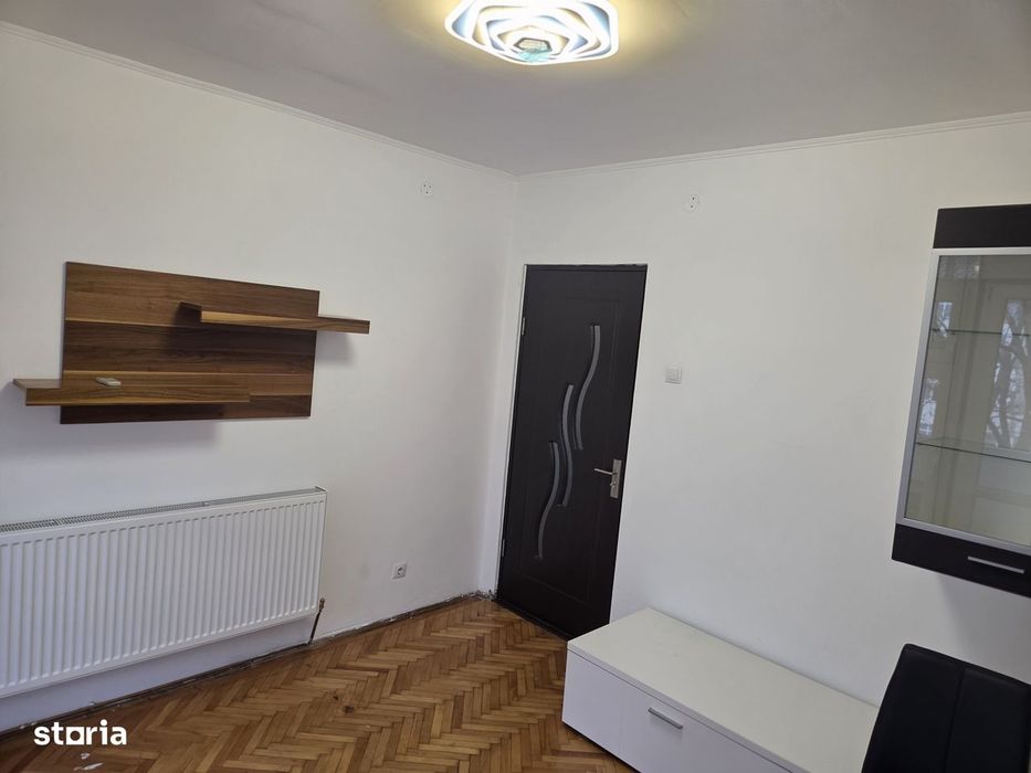 Proprietar/Apartament 3 camere,zona Piata Garii,etaj 4.
