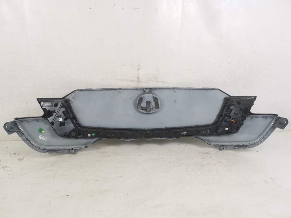 Решетка Радиатор Мазда 6 / Mazda 6 Оригинална Повредена