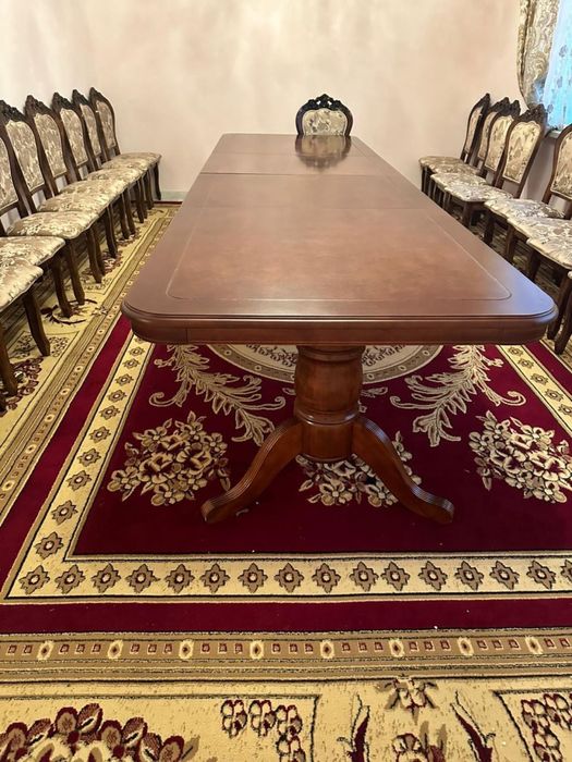 Продается стол со стульями