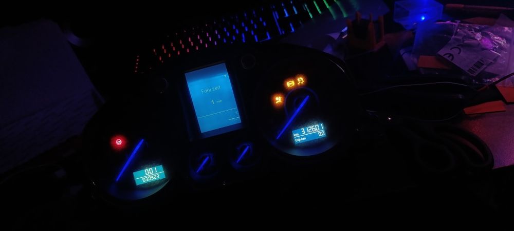 Trimuri, ceasuri, radio Passat B6