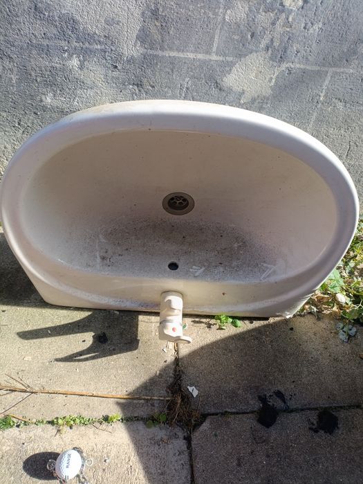 Vand chiuveta mare cu robinet