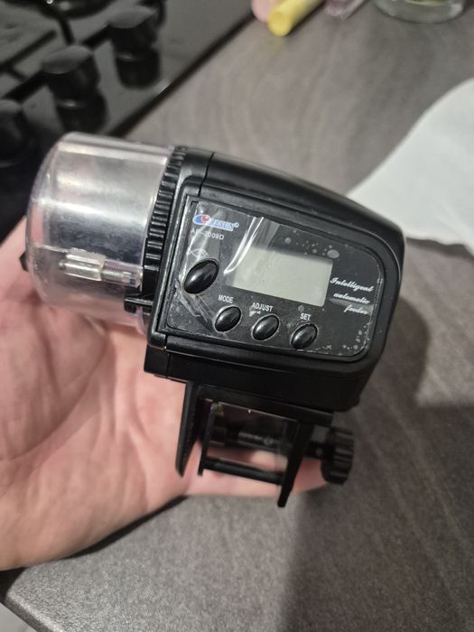 Hrănitor automat pentru acvariu RESUN AF-2009D – ca nou