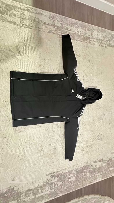 Продам куртку адидас оригинал новая