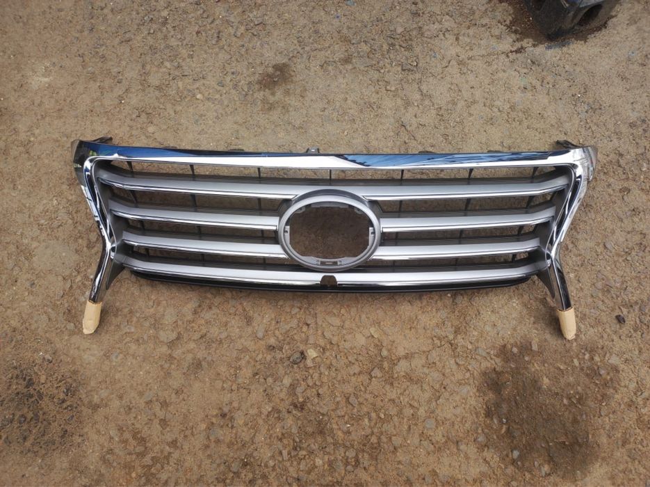 Продам Решетку на Лексус 570