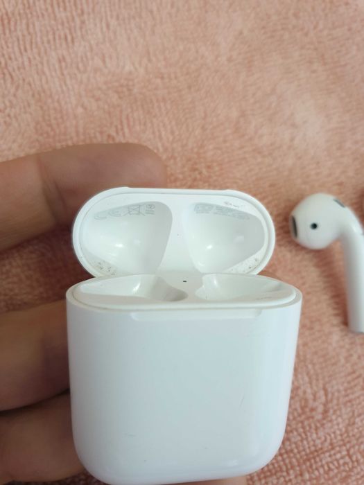 Продам оригинальные наушники Airpods 2.1