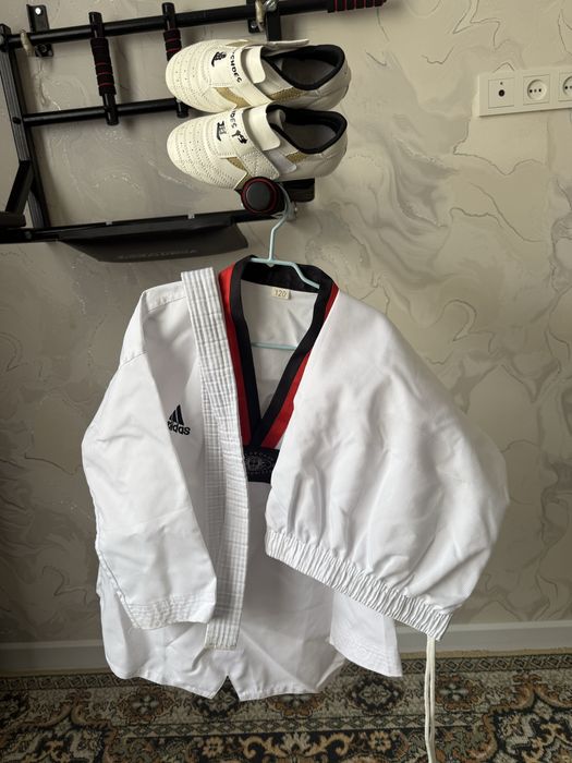 Таэквондо формасы сатылады