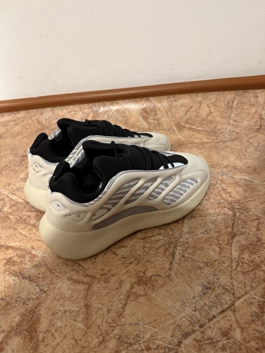 Кроссовки Yeezy 700 V3 | Новые | 35 размер