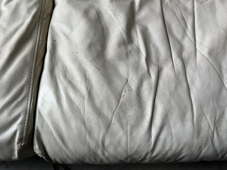 Двуместен кожен диван