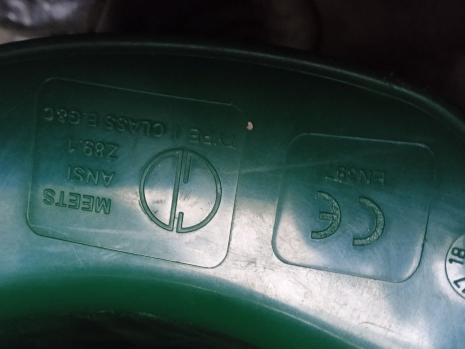 Каски строительные 10  штук