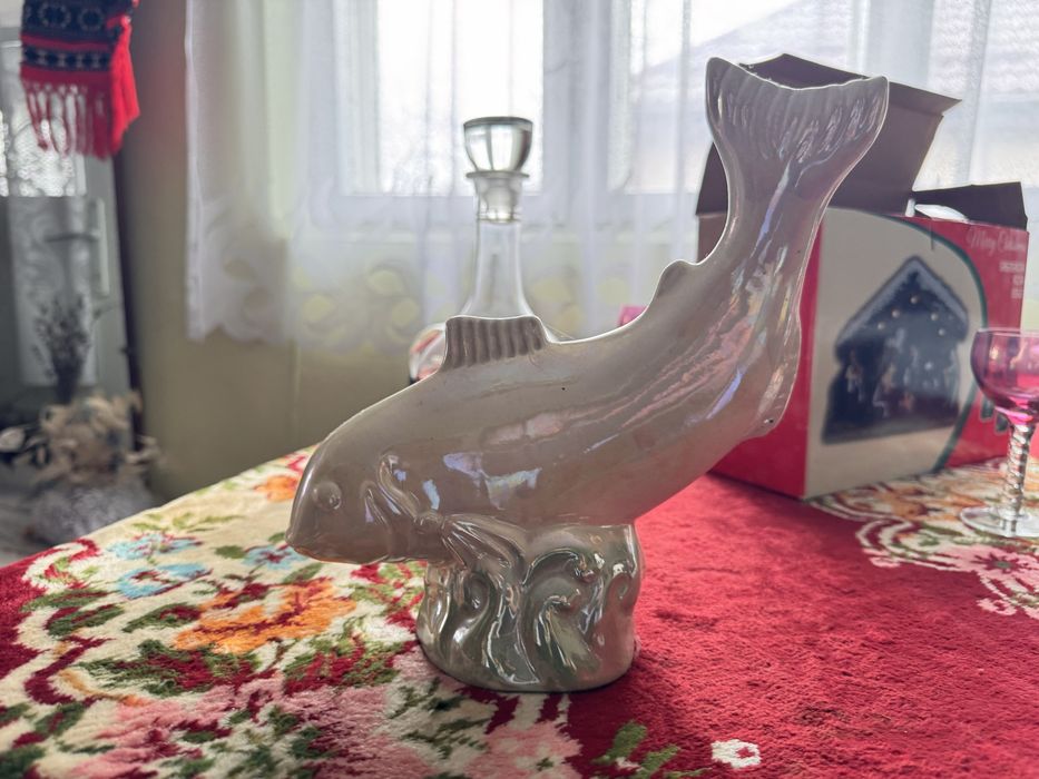 Decoratiune portelan peste