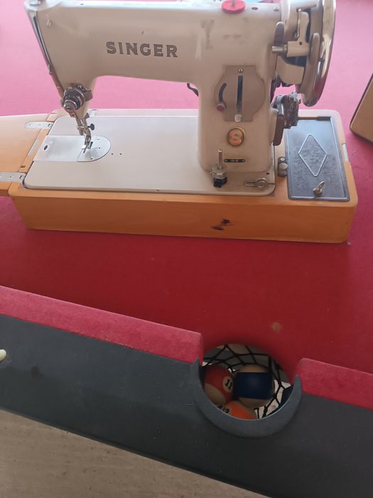 Mașină de cusut originală singer cu motor electric și cutie