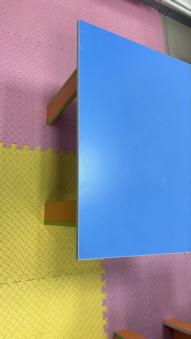 Продаю детский стол со стульями