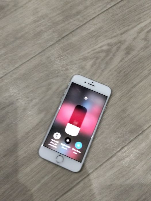 Iphone 8 64GB всё работает