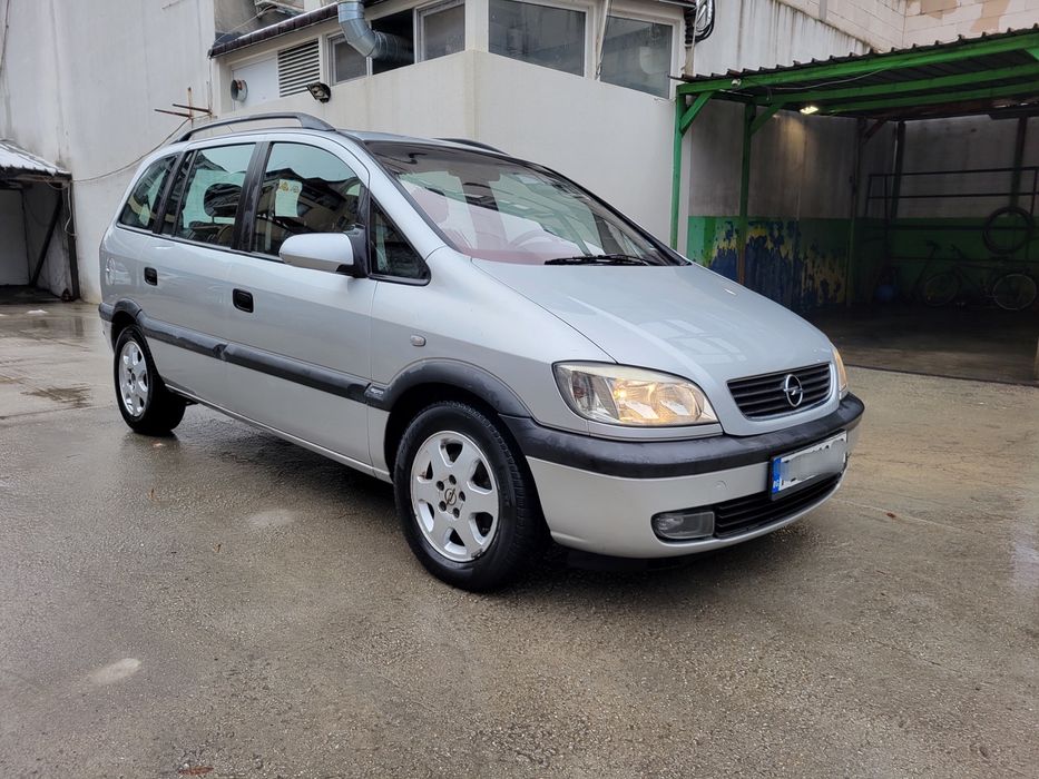 Продавам Opel Zafira